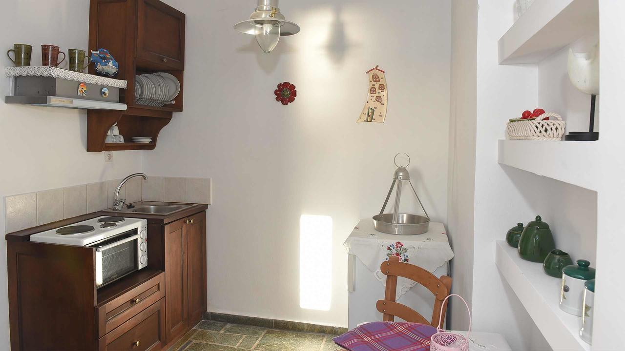 Anemos And Almyra Apartment Kini Exterior photo